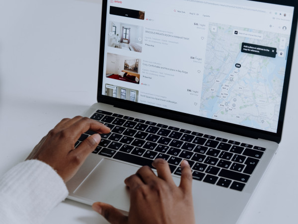 Using Technology When Recruiting for Housing Positions